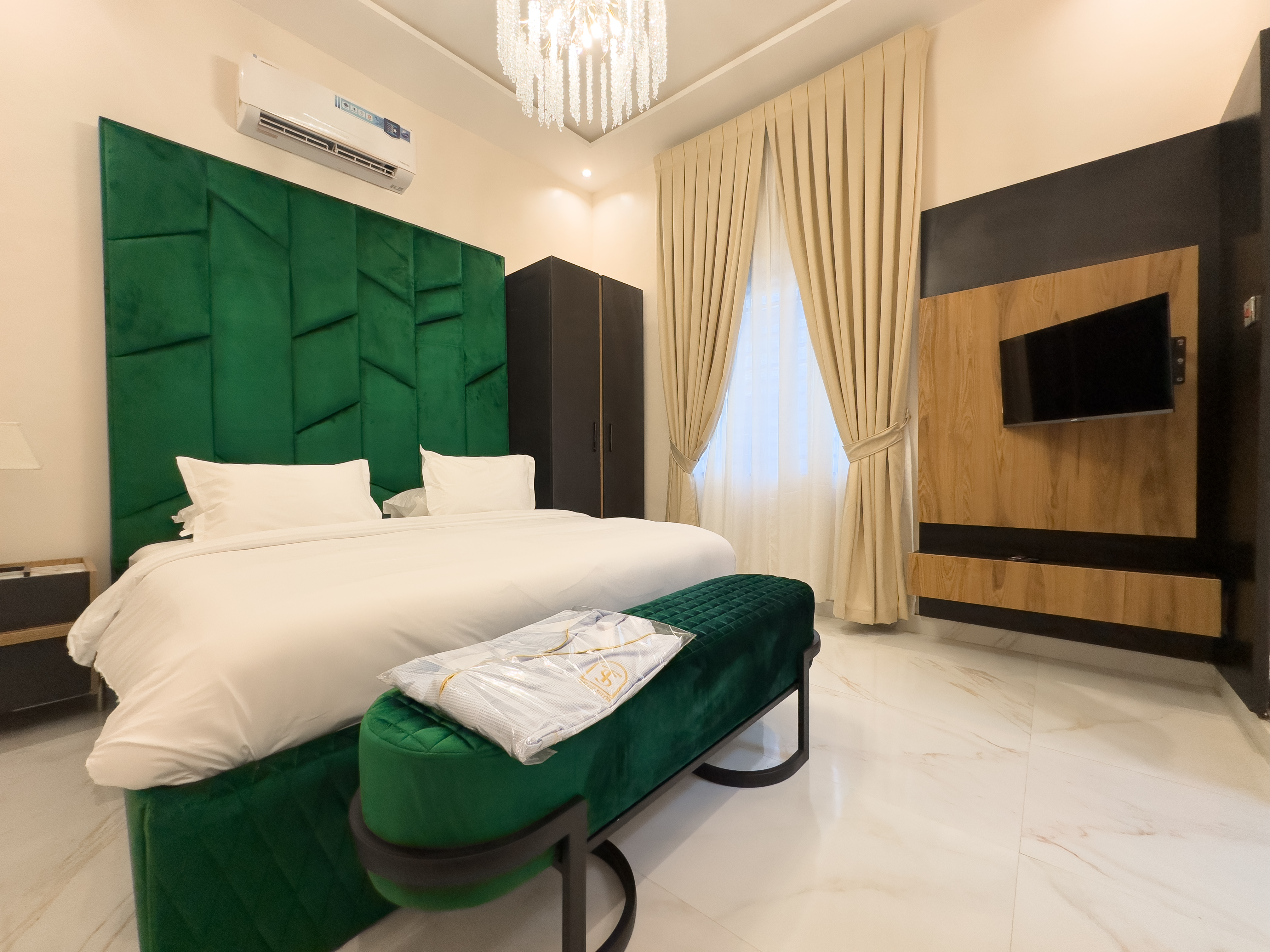 THE AMOANIMAA SUITE (1 BEDROOM)